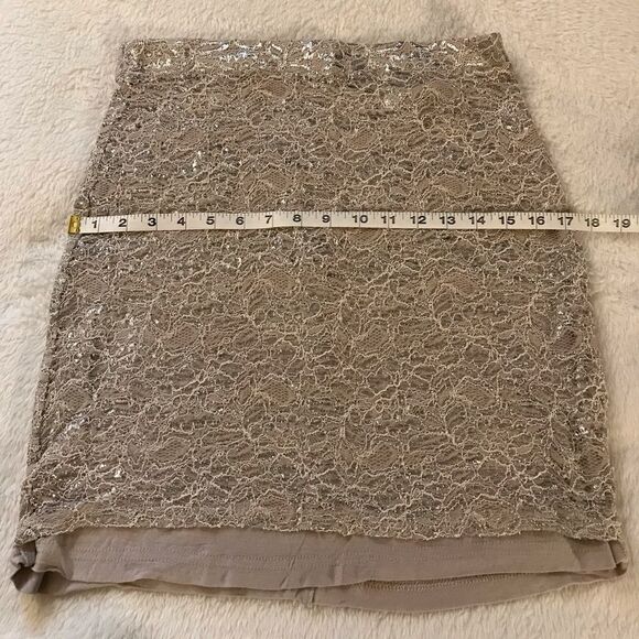 : : H&M Metallic Lace Mini Skirt : : - Picture 2 of 10